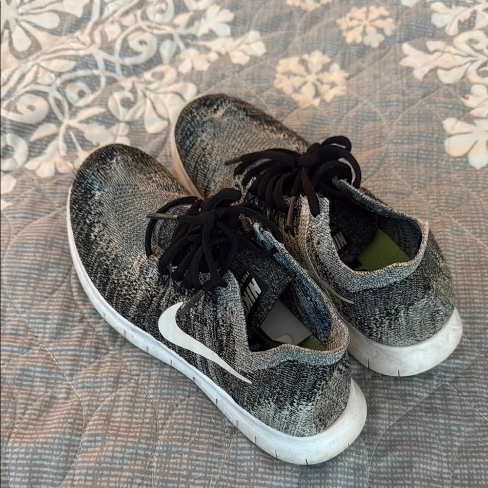 Nike Kids Black and Gray Sneakers